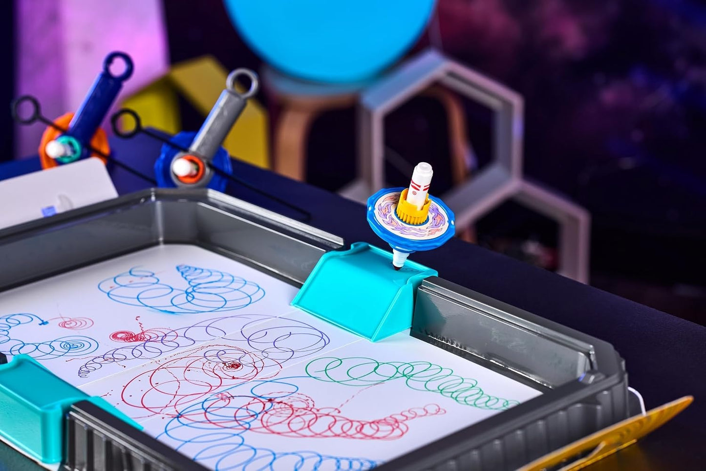 Crayola: Colourwhirls Battle Arena – Rip 'Em & Spin 'Em!