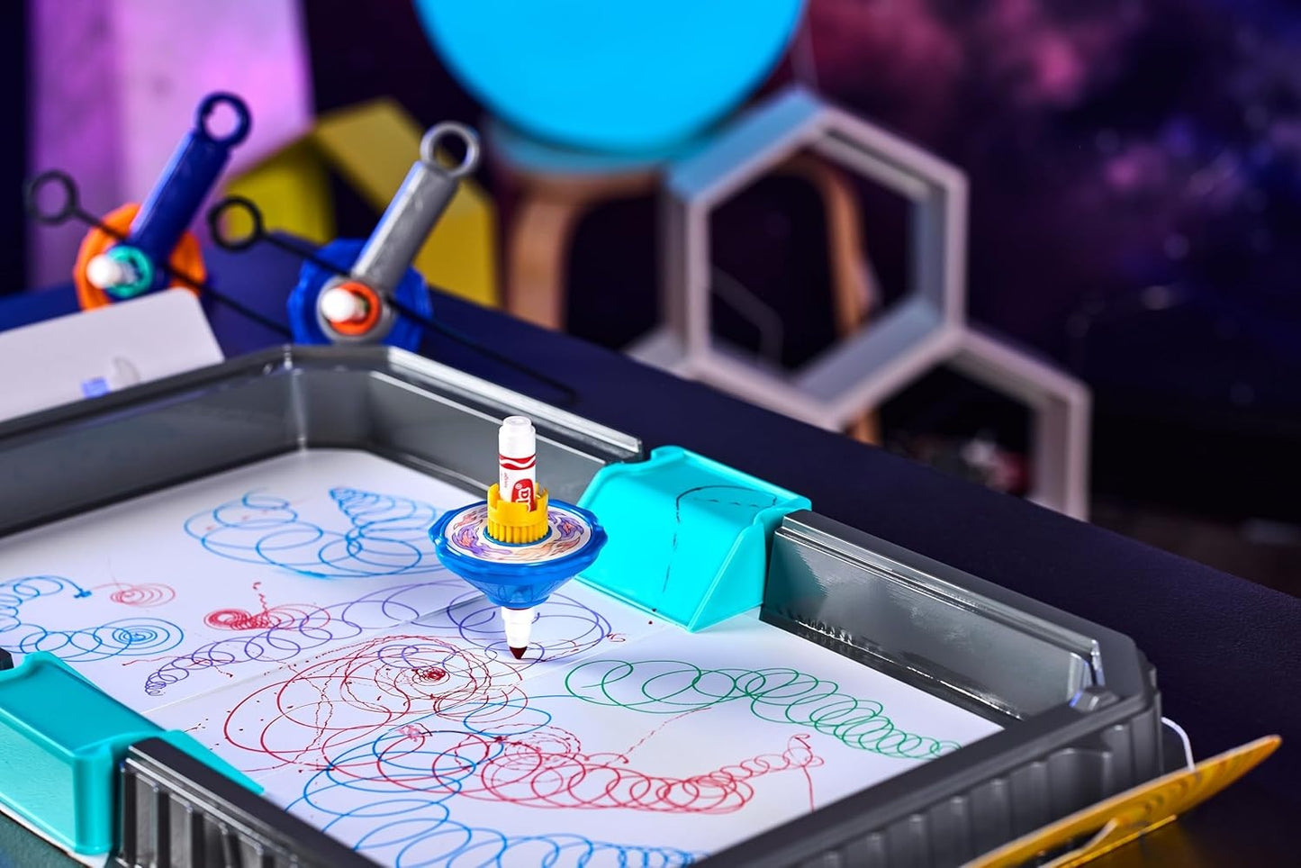 Crayola: Colourwhirls Battle Arena – Rip 'Em & Spin 'Em!