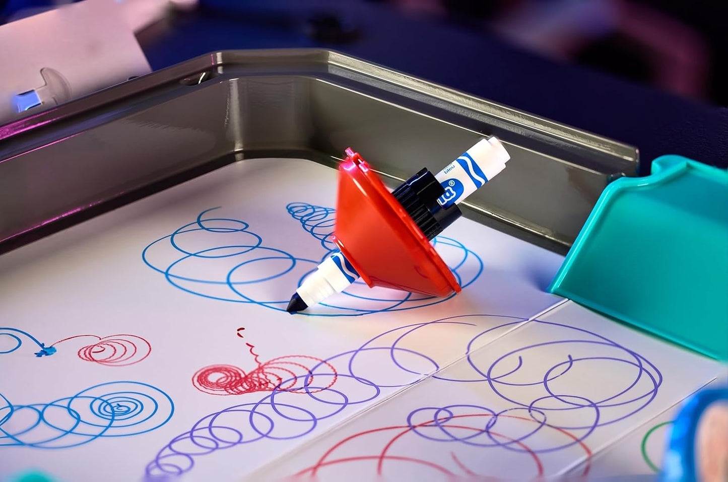 Crayola: Colourwhirls Battle Arena – Rip 'Em & Spin 'Em!