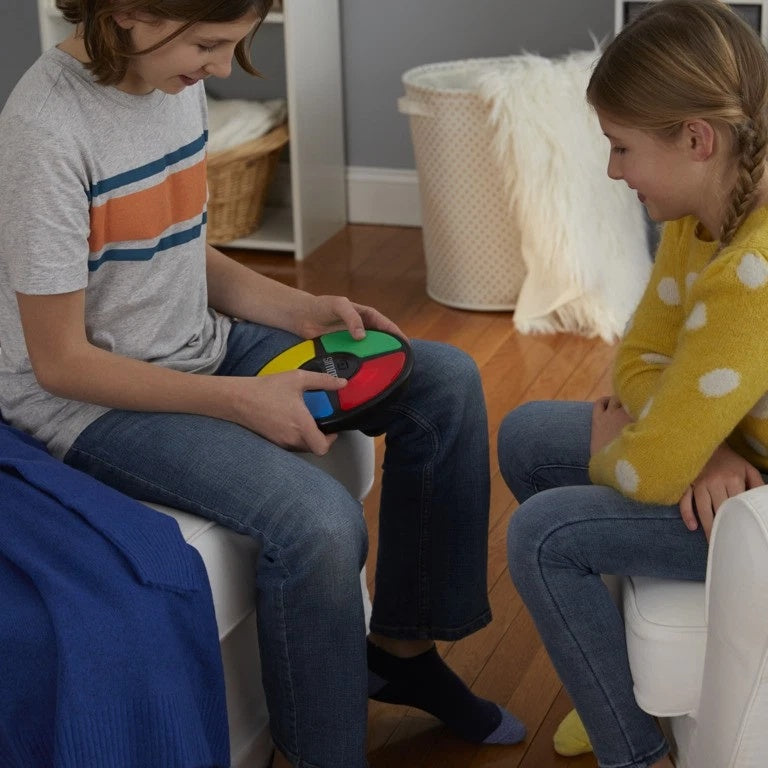 Hasbro Gaming: Simon Game Classic Electronic Game for Kids